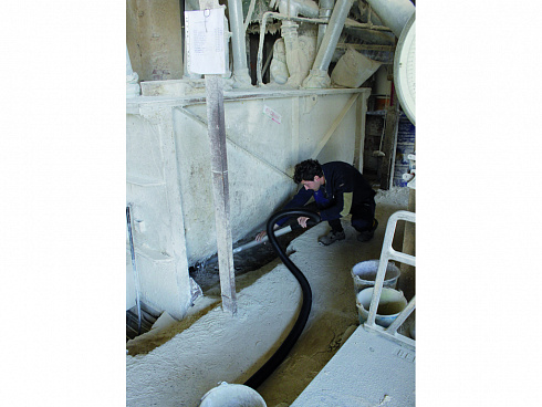 Использование пылеса ICLEAN в цеху по сбору цемента